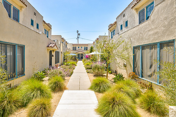 617 N Sycamore Ave-008