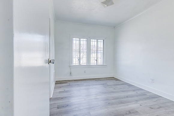 8715 Hooper Interior-020