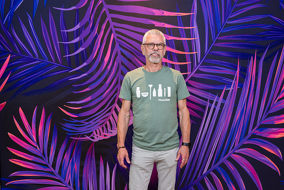 The VEA Newport Beach - DMK Step and Repeat-001