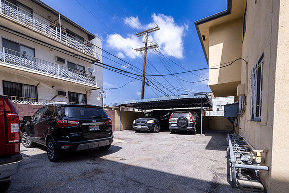 837 Irolo St Exterior-001