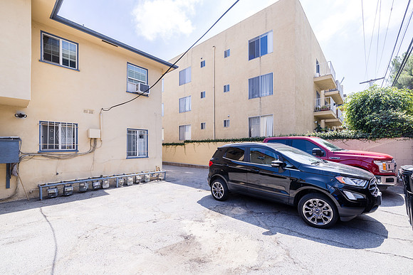 837 Irolo St Exterior-003