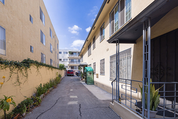 837 Irolo St Exterior-006