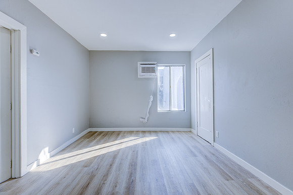 187 W 41st St -003