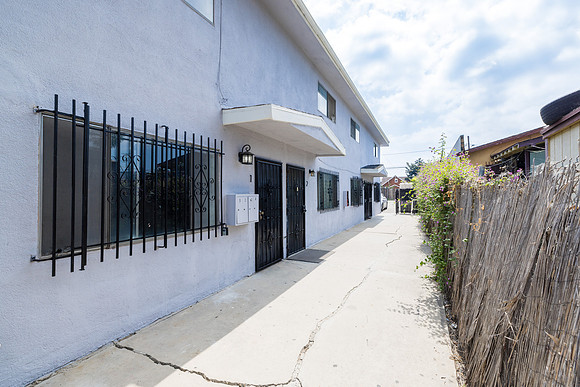 1350 W 88th St Exterior-008