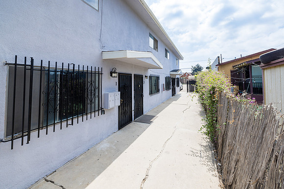 1350 W 88th St Exterior-009