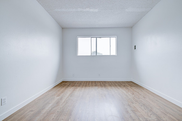 1350 W 88th St Interior-053