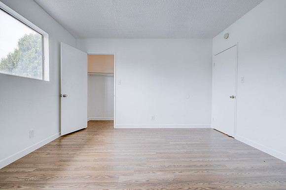 1350 W 88th St Interior-083