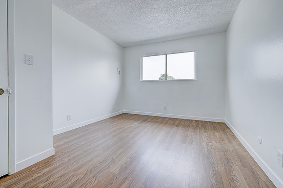 1350 W 88th St Interior-086