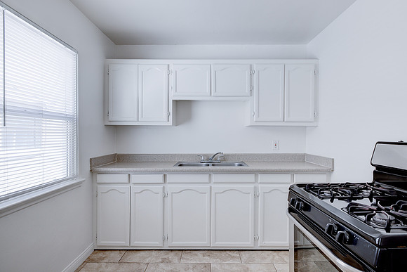 2011 Cedar Ave Long Beach Interior-016
