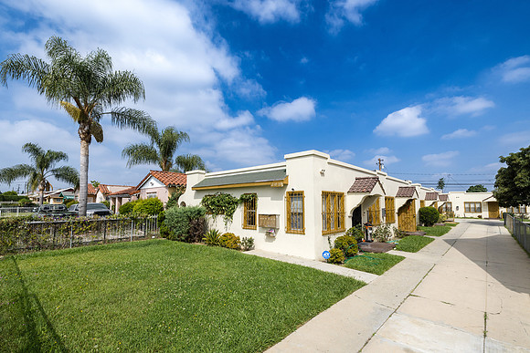 1237 W 93rd St Exterior-002