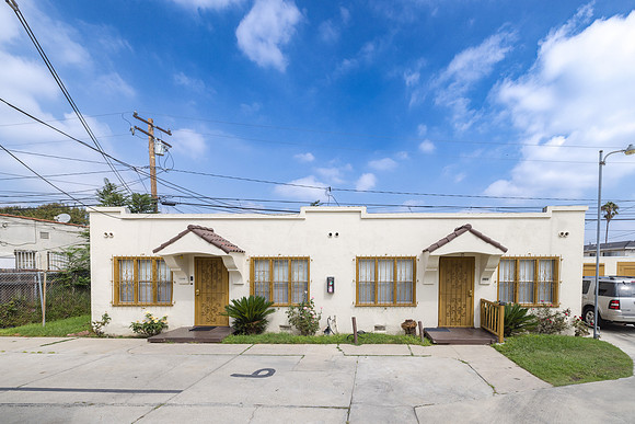 1237 W 93rd St Exterior-009