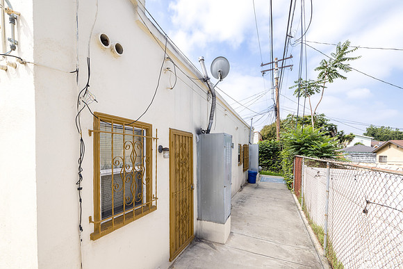 1237 W 93rd St Exterior-020
