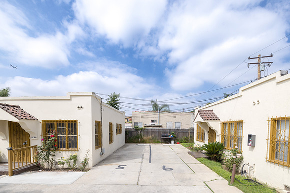 1237 W 93rd St Exterior-017