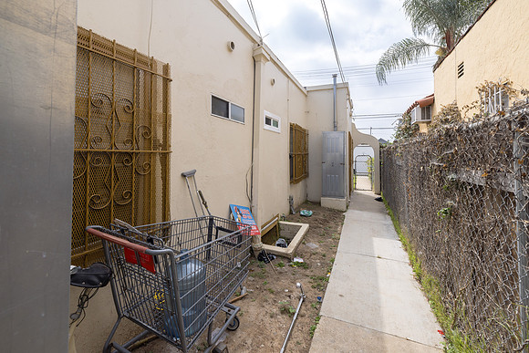 1237 W 93rd St Exterior-022