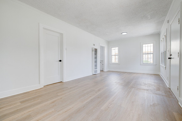 1237 W 93rd St Interior-004