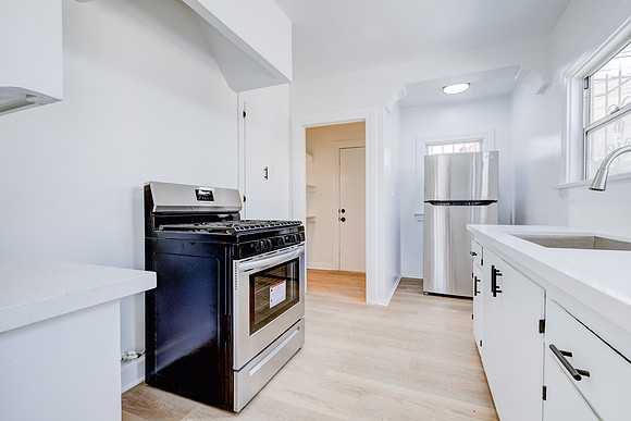 1237 W 93rd St Interior-008