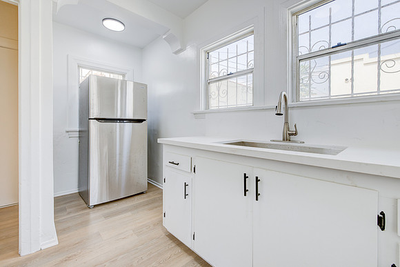 1237 W 93rd St Interior-009