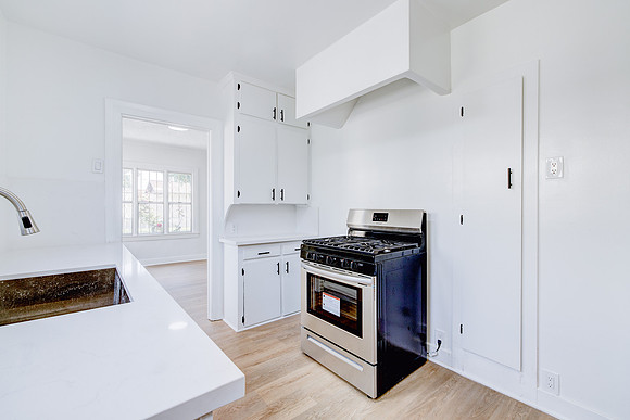 1237 W 93rd St Interior-011