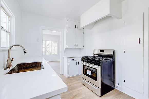 1237 W 93rd St Interior-012