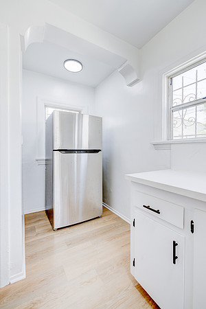 1237 W 93rd St Interior-014