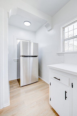 1237 W 93rd St Interior-015