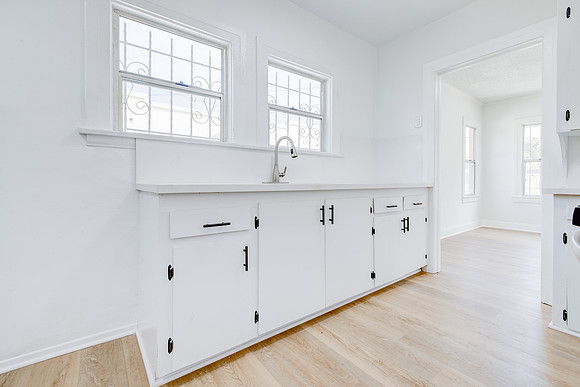 1237 W 93rd St Interior-018