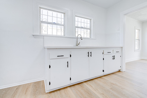 1237 W 93rd St Interior-019