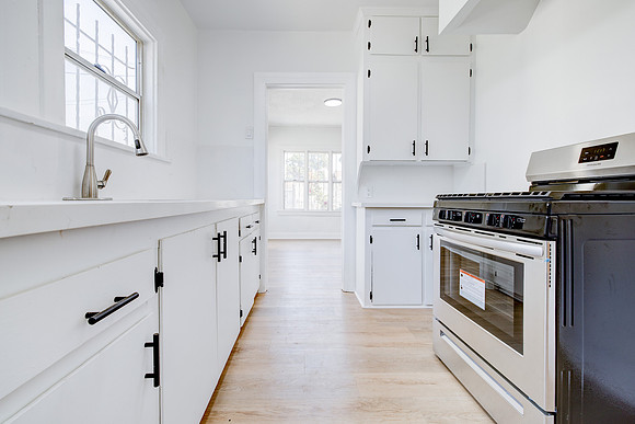 1237 W 93rd St Interior-021