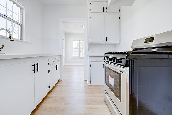 1237 W 93rd St Interior-020