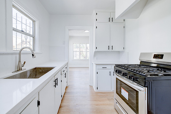 1237 W 93rd St Interior-022