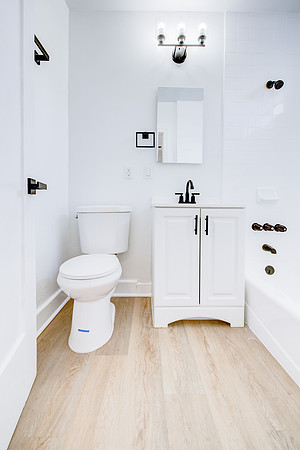 1237 W 93rd St Interior-032