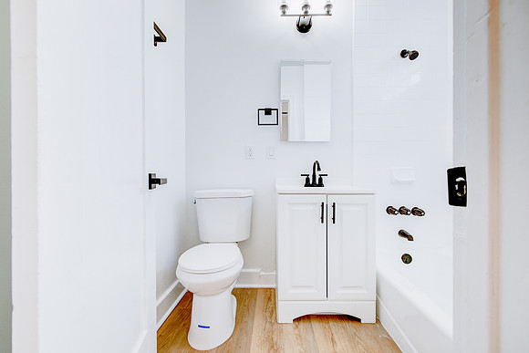 1237 W 93rd St Interior-033