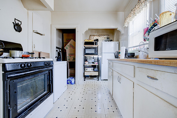 1237 W 93rd St Interior-042