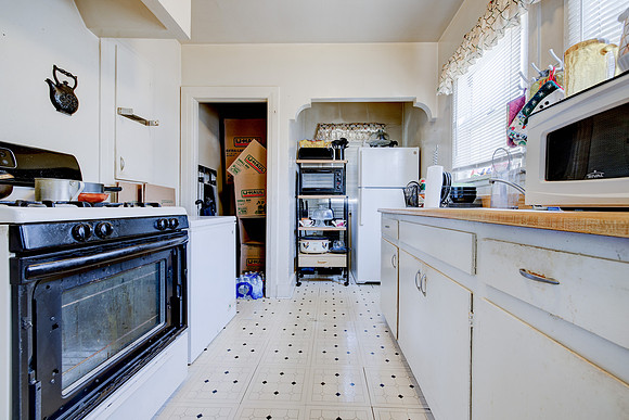 1237 W 93rd St Interior-043