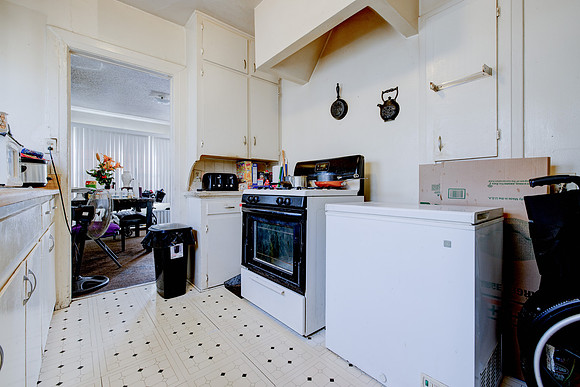 1237 W 93rd St Interior-044
