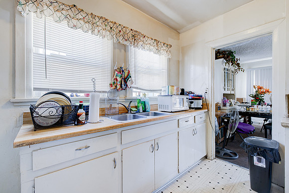 1237 W 93rd St Interior-045