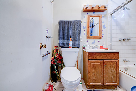 1237 W 93rd St Interior-049