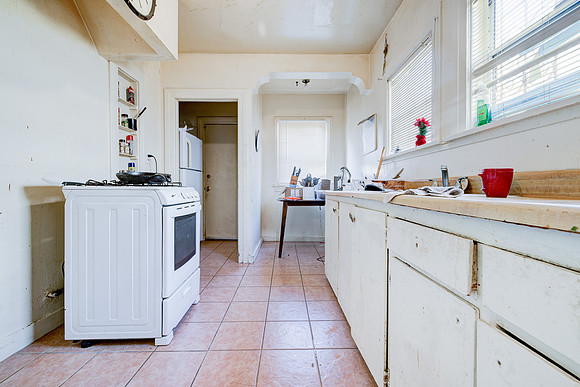 1237 W 93rd St Interior-051