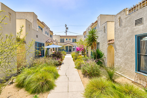 617 N Sycamore Ave-015