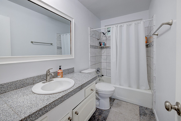 627 Grant St Interior-006