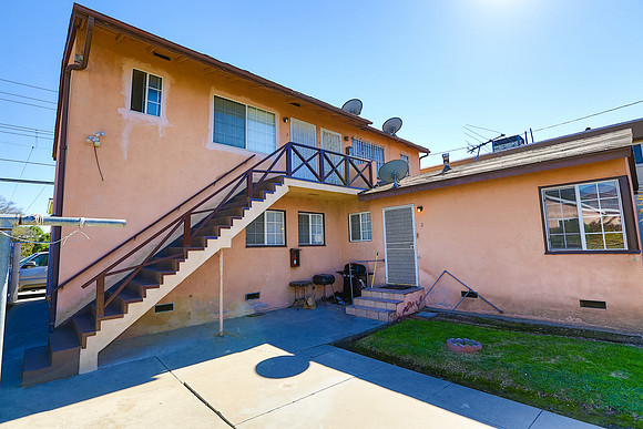 532 S Flower St-94