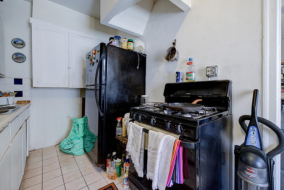 1262 Fedora St-003
