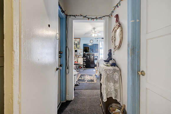 1262 Fedora St-012