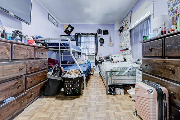 1262 Fedora St-013