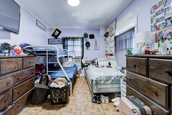 1262 Fedora St-014