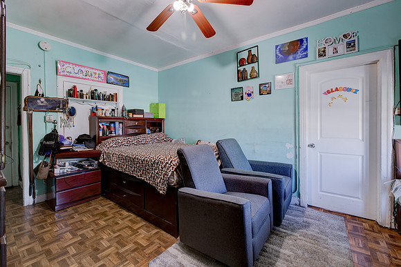 1262 Fedora St-015