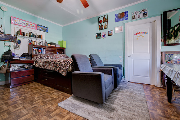 1262 Fedora St-016