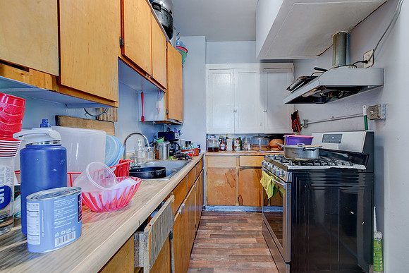 1262 Fedora St-020