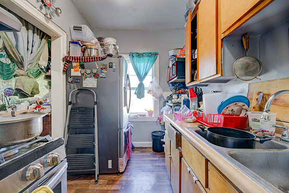 1262 Fedora St-021
