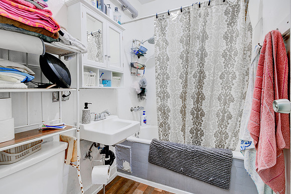 1262 Fedora St-024